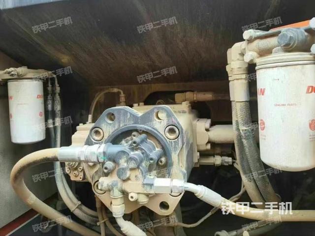 液压泵舱室正面整体(整机外观) 液压泵舱室正面整体(整机外观)