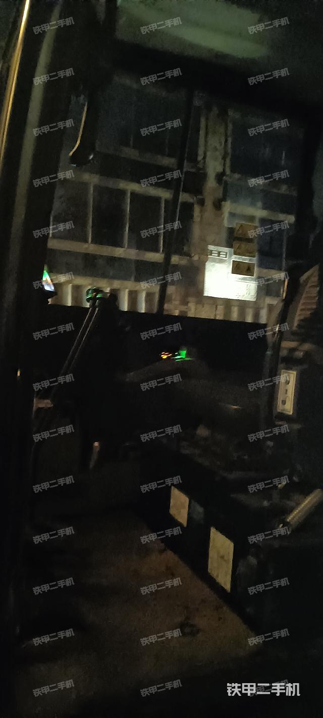 驾驶室整体(整机外观) 驾驶室整体(整机外观)