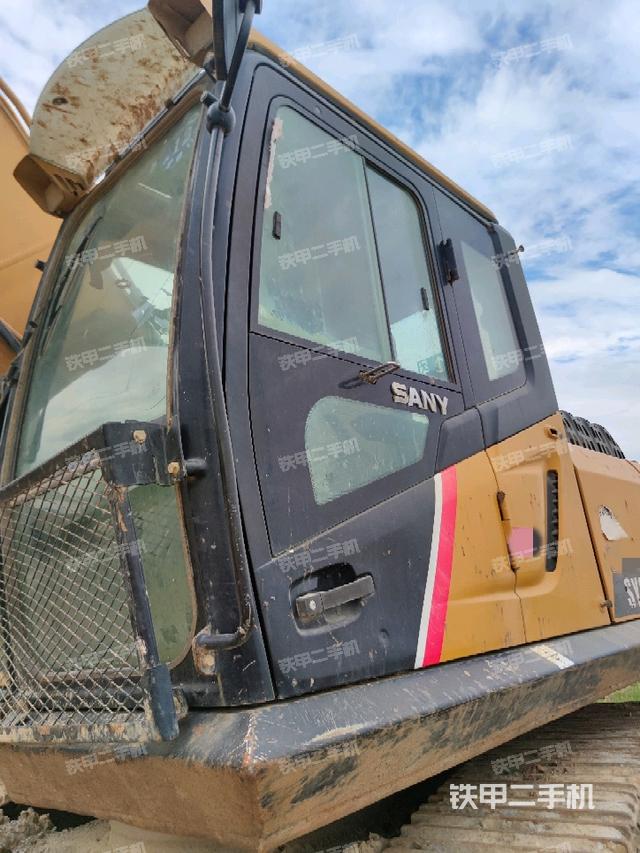 駕駛室左前45度(駕駛室部分) 駕駛室左前45度(駕駛室部分)