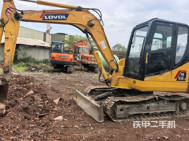 雷沃重工FR65V8挖掘机