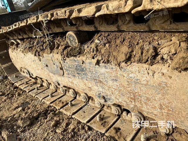 单侧履带整体(整机外观) 单侧履带整体(整机外观)