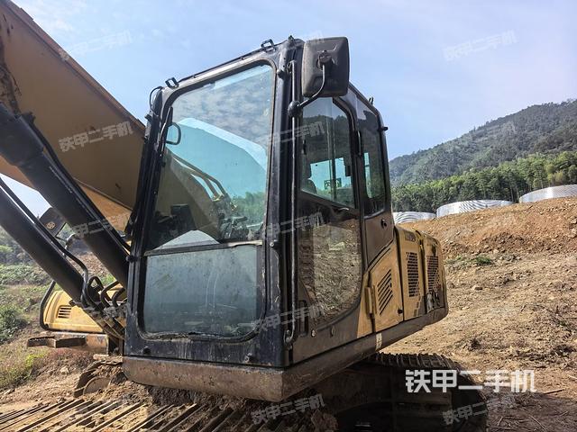 驾驶室左前45度(驾驶室部分) 驾驶室左前45度(驾驶室部分)