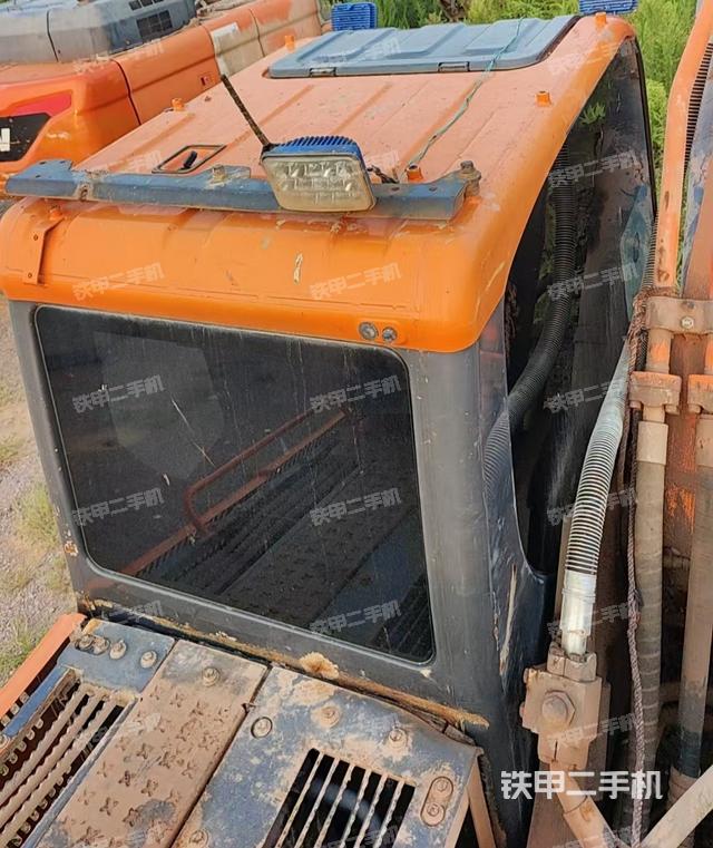 駕駛室頂部（整機(jī)外觀）