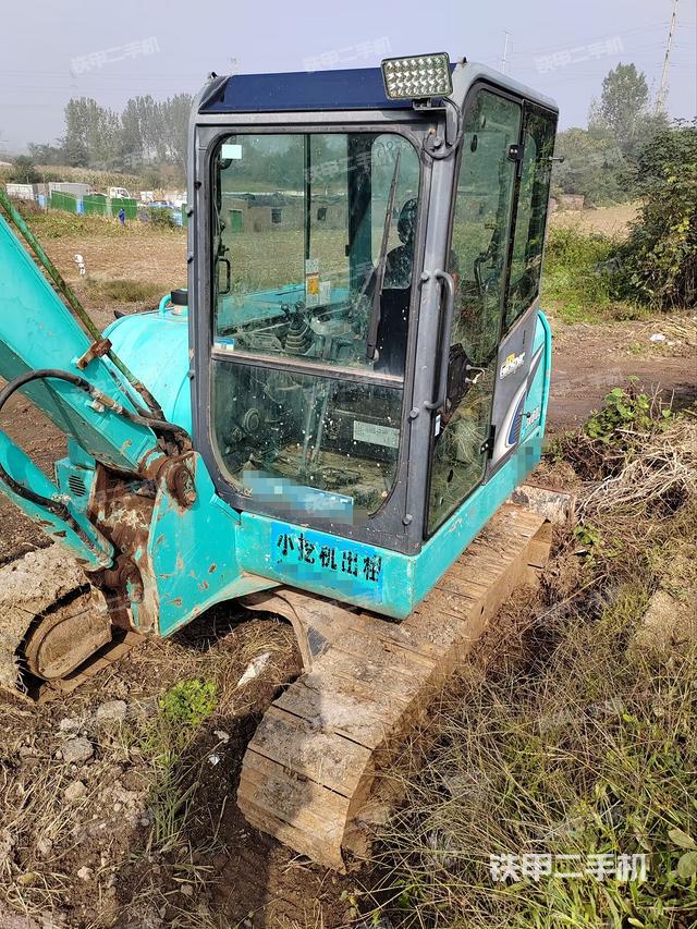 駕駛室整體(整機外觀) 駕駛室整體(整機外觀)