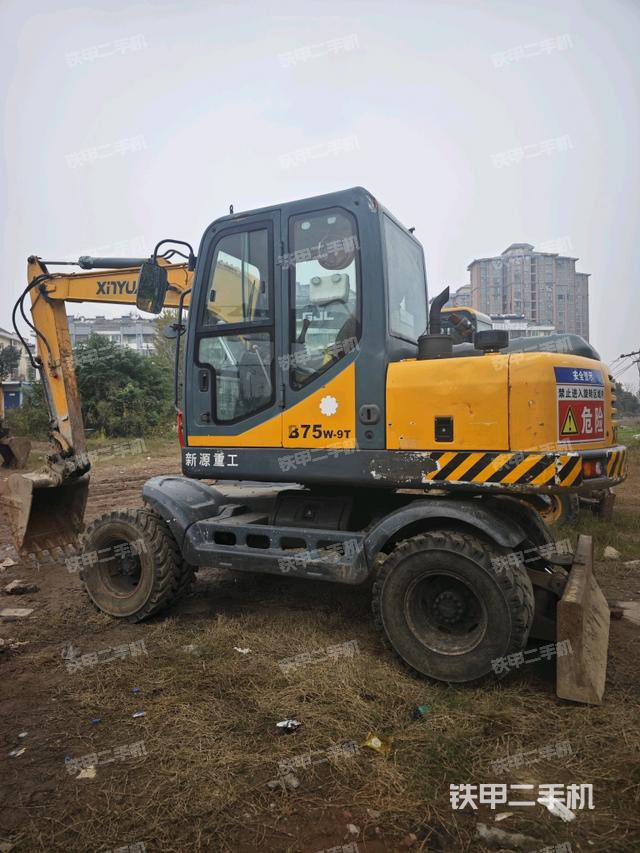 新源XYC75W-9挖掘机