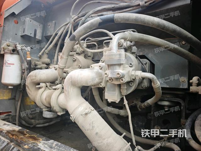 液壓泵艙室正面整體(整機(jī)外觀) 液壓泵艙室正面整體(整機(jī)外觀)