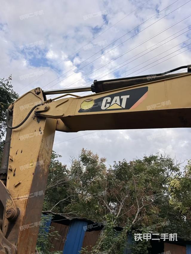 小臂整體左后(工作和回轉(zhuǎn)裝置) 小臂整體左后(工作和回轉(zhuǎn)裝置)