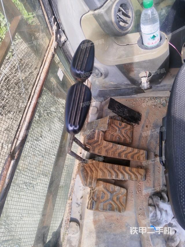 右側(cè)玻璃角標(biāo)(駕駛室部分) 右側(cè)玻璃角標(biāo)(駕駛室部分)