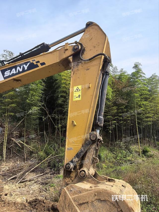 大臂整体 右侧(工作和回转装置) 大臂整体 右侧(工作和回转装置)