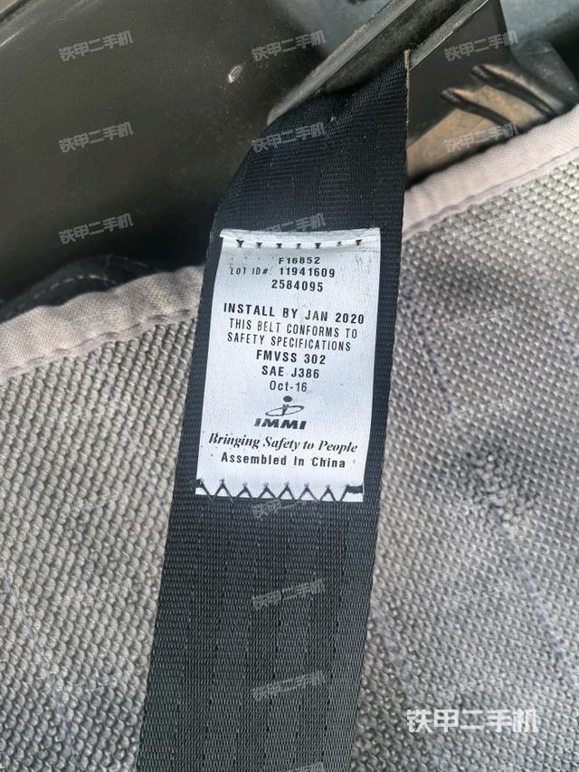 左后方玻璃角標(biāo)(駕駛室部分) 左后方玻璃角標(biāo)(駕駛室部分)