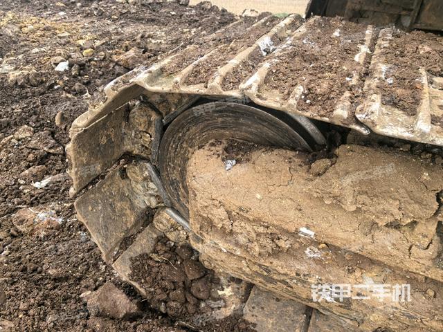 右側(cè)履帶整體(行走機(jī)構(gòu)) 右側(cè)履帶整體(行走機(jī)構(gòu))