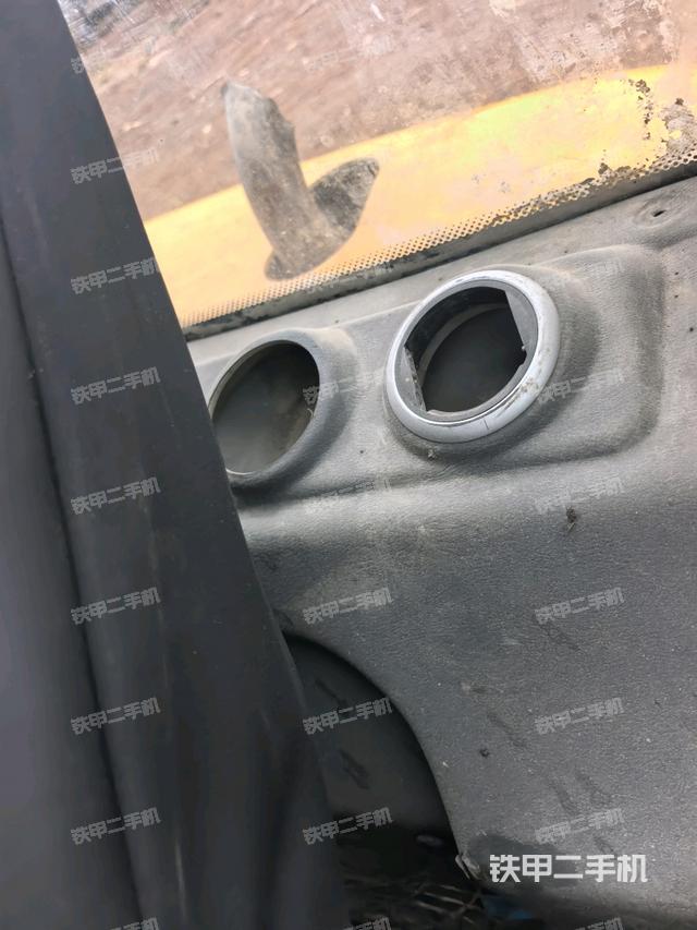 后窗玻璃角标(驾驶室部分) 后窗玻璃角标(驾驶室部分)