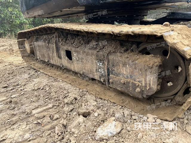 单侧履带整体(整机外观) 单侧履带整体(整机外观)