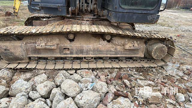 单侧履带整体(整机外观) 单侧履带整体(整机外观)