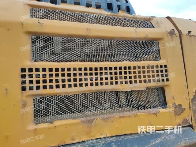 散熱器正面(大件艙室) 散熱器正面(大件艙室)