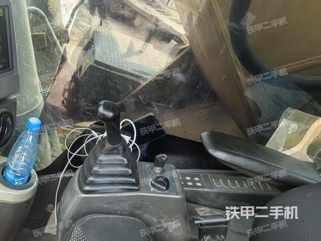 座椅右側(cè)控制臺(tái)/鑰匙門/油門/含右手柄(駕駛室部分) 座椅右側(cè)控制臺(tái)/鑰匙門/油門/含右手柄(駕駛室部分)