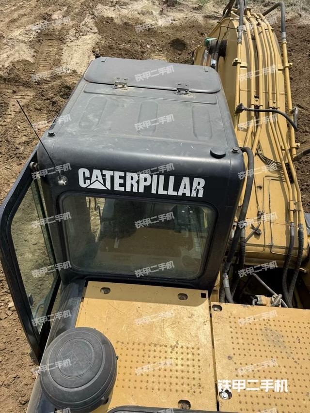 驾驶室顶部(整机外观) 驾驶室顶部(整机外观)