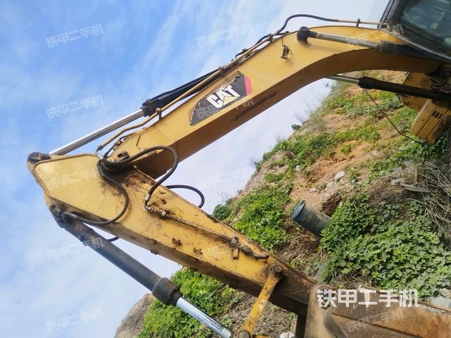 小臂整體左后(工作和回轉(zhuǎn)裝置) 小臂整體左后(工作和回轉(zhuǎn)裝置)