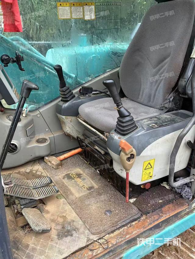 驾驶室整体(整机外观) 驾驶室整体(整机外观)