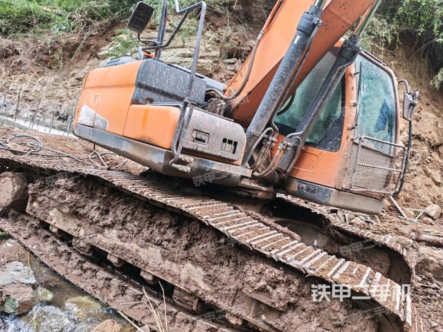 右前45(整機(jī)外觀) 右前45(整機(jī)外觀)