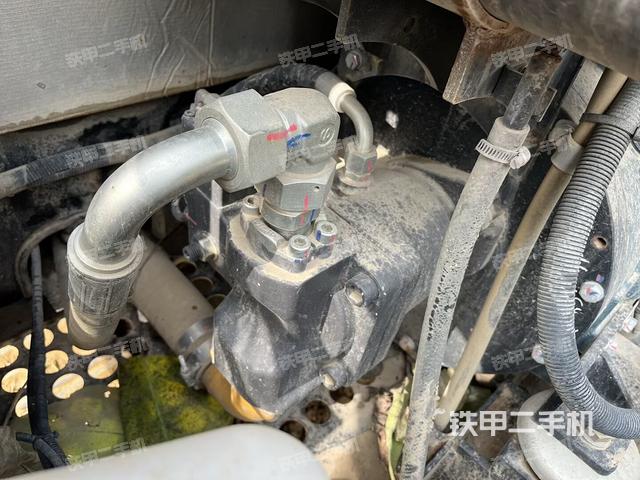 液压泵舱室正面整体(整机外观) 液压泵舱室正面整体(整机外观)