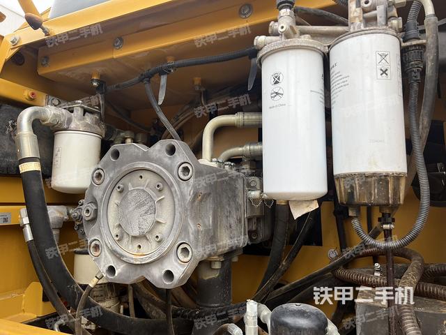 液壓泵艙室正面整體(整機(jī)外觀) 液壓泵艙室正面整體(整機(jī)外觀)