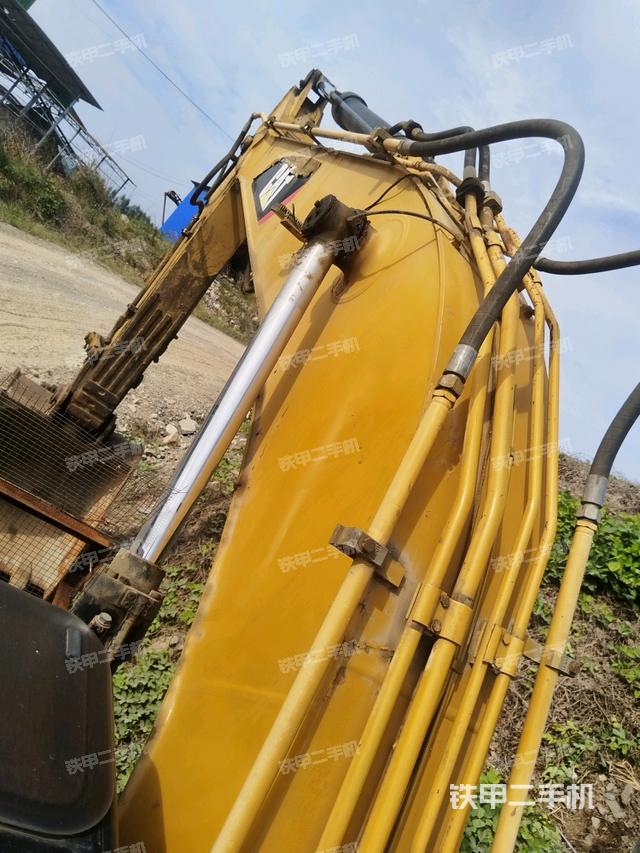 大臂背部俯視(工作和回轉(zhuǎn)裝置) 大臂背部俯視(工作和回轉(zhuǎn)裝置)