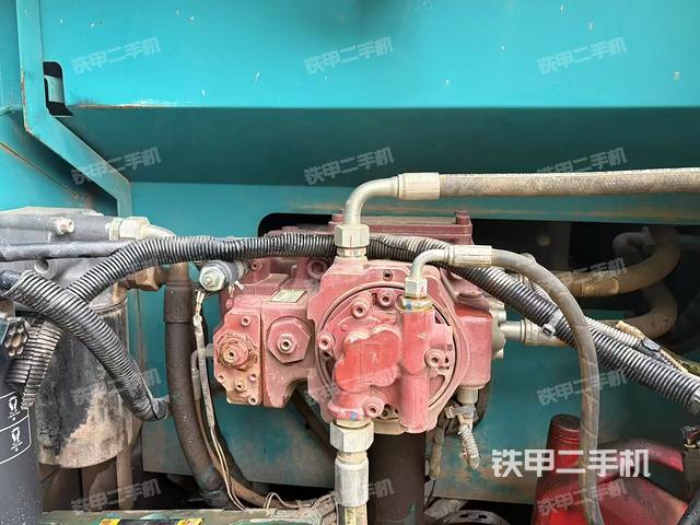 液压泵舱室正面整体(整机外观) 液压泵舱室正面整体(整机外观)