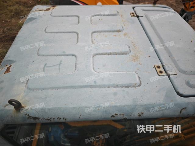 驾驶室顶部(整机外观) 驾驶室顶部(整机外观)