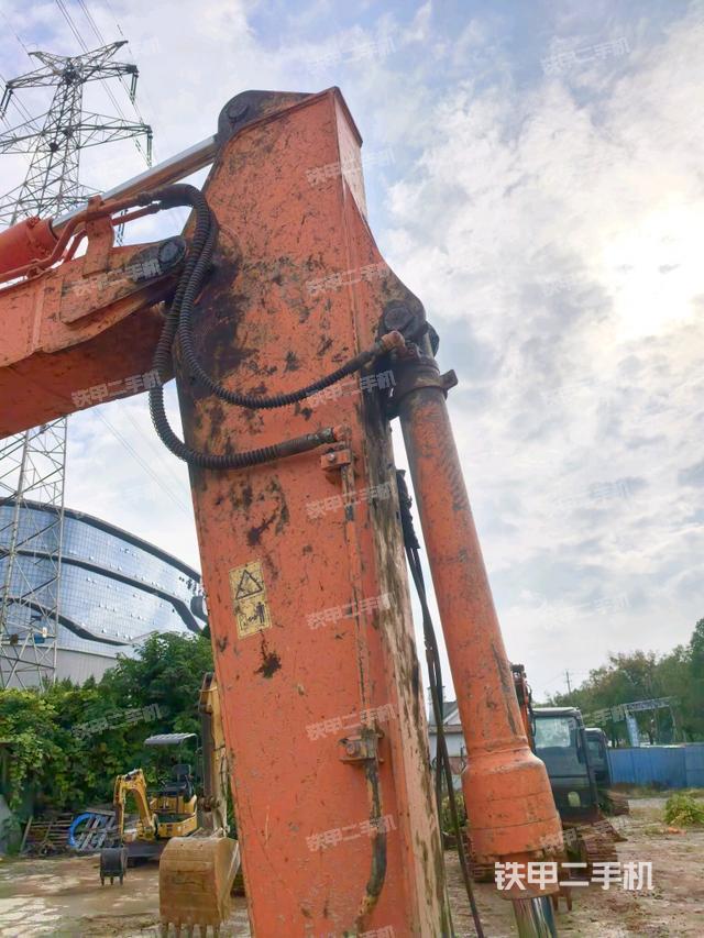 小臂整體左后(工作和回轉(zhuǎn)裝置) 小臂整體左后(工作和回轉(zhuǎn)裝置)