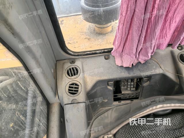 右側(cè)玻璃角標(biāo)(駕駛室部分) 右側(cè)玻璃角標(biāo)(駕駛室部分)