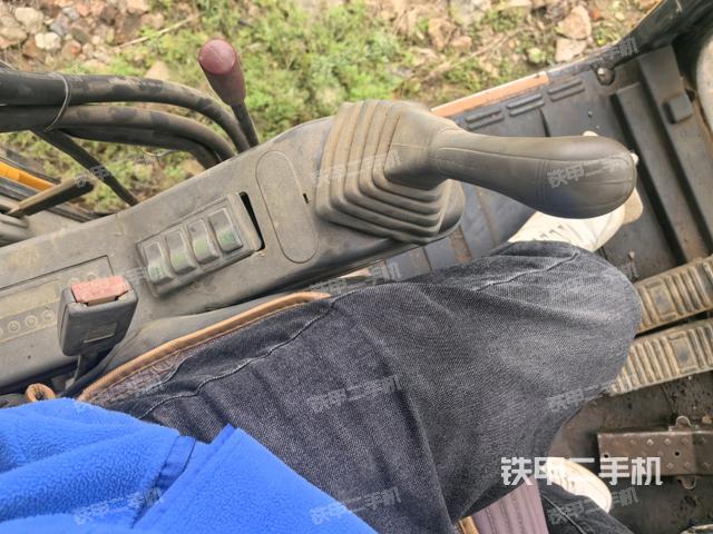 座椅右側(cè)控制臺(tái)/鑰匙門/油門/含右手柄(駕駛室部分) 座椅右側(cè)控制臺(tái)/鑰匙門/油門/含右手柄(駕駛室部分)