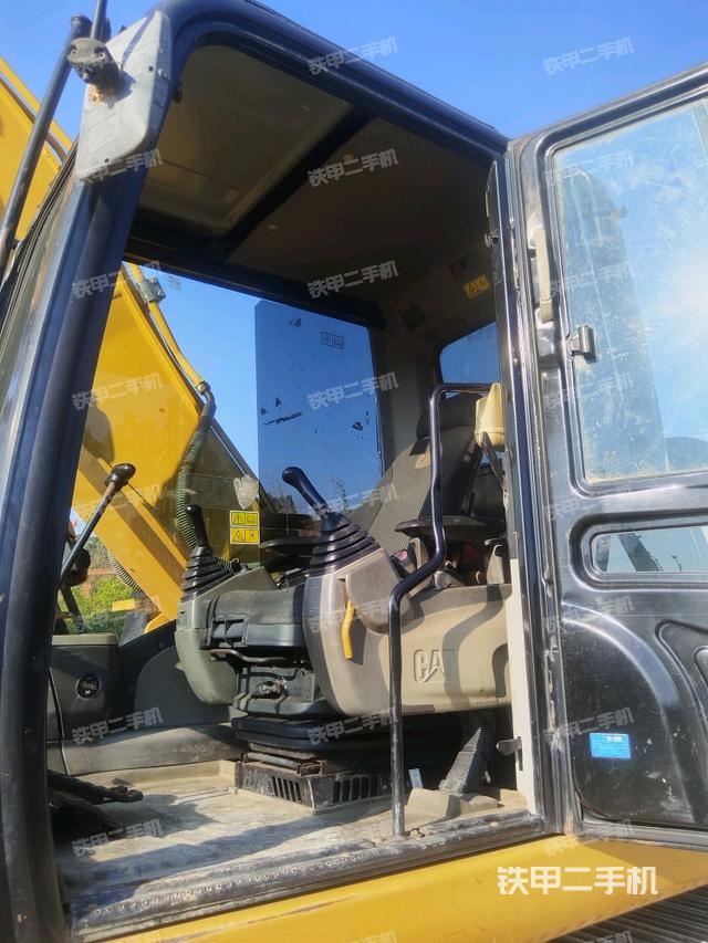 駕駛室左后45度(駕駛室部分) 駕駛室左后45度(駕駛室部分)