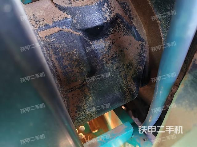 液壓泵艙室正面整體(整機外觀) 液壓泵艙室正面整體(整機外觀)