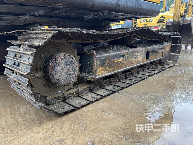 单侧履带整体(整机外观) 单侧履带整体(整机外观)