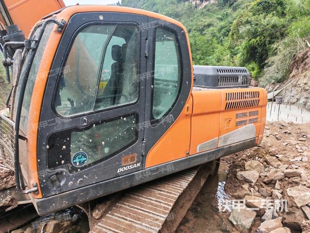 后窗玻璃角標(biāo)(駕駛室部分) 后窗玻璃角標(biāo)(駕駛室部分)