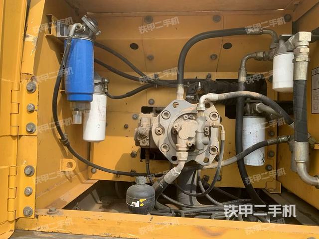 液壓泵艙室正面整體(整機(jī)外觀) 液壓泵艙室正面整體(整機(jī)外觀)