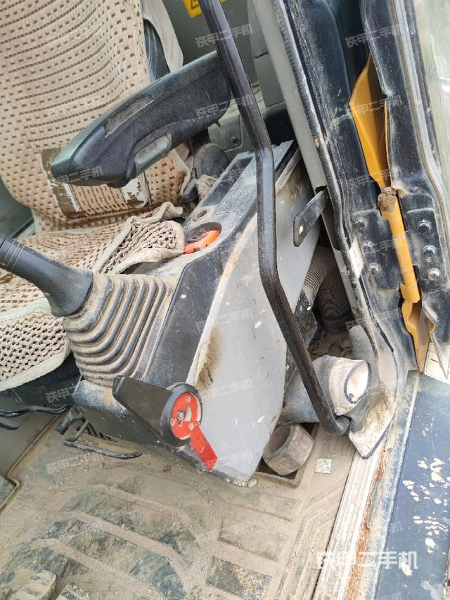 座椅左側(cè)控制臺(tái)/音響/含左手柄(駕駛室部分) 座椅左側(cè)控制臺(tái)/音響/含左手柄(駕駛室部分)