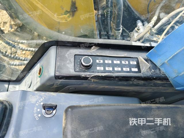 座椅右側控制臺/鑰匙門/油門/含右手柄(駕駛室部分) 座椅右側控制臺/鑰匙門/油門/含右手柄(駕駛室部分)