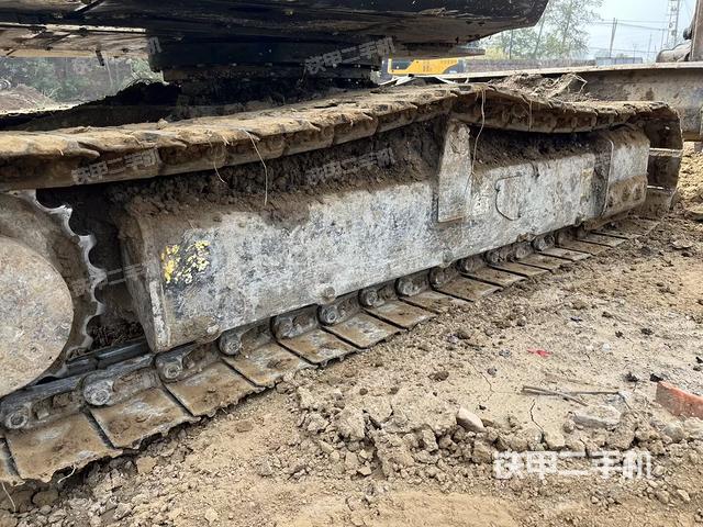 单侧履带整体(整机外观) 单侧履带整体(整机外观)