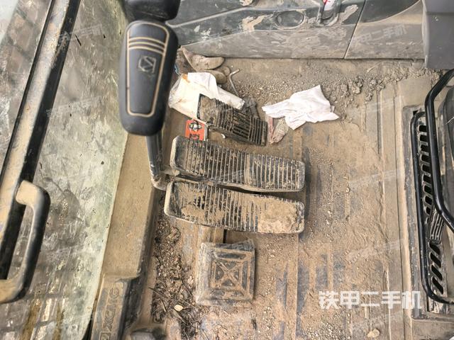 右側(cè)玻璃角標(biāo)(駕駛室部分) 右側(cè)玻璃角標(biāo)(駕駛室部分)