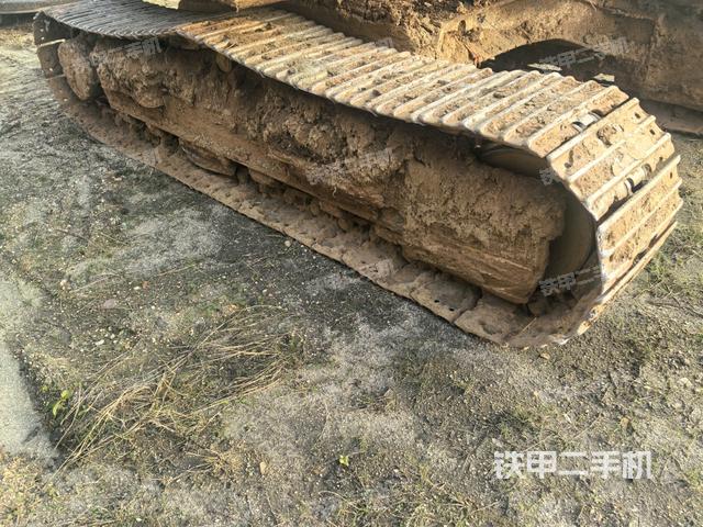 左側(cè)履帶整體?(行走機(jī)構(gòu)) 左側(cè)履帶整體?(行走機(jī)構(gòu))