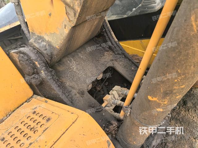 大臂背部俯視(工作和回轉(zhuǎn)裝置) 大臂背部俯視(工作和回轉(zhuǎn)裝置)