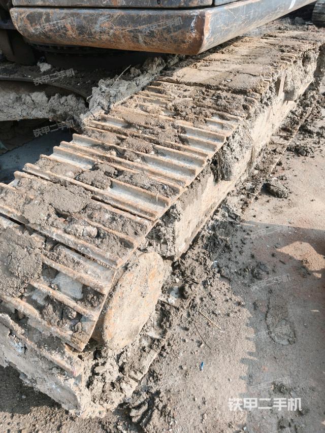 单侧履带整体(整机外观) 单侧履带整体(整机外观)