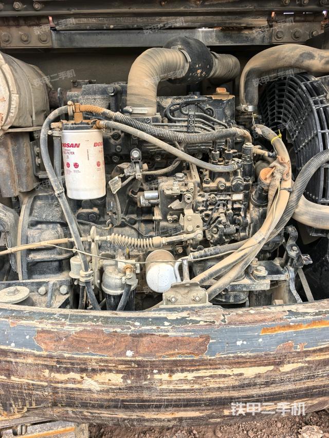 发动机室(上车部件) 发动机室(上车部件)