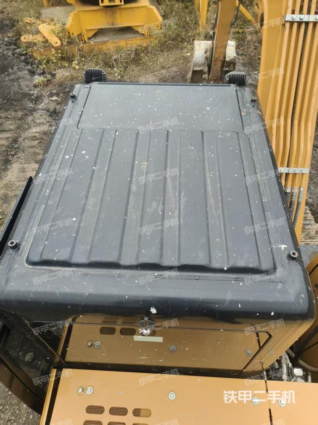 驾驶室顶部(整机外观) 驾驶室顶部(整机外观)