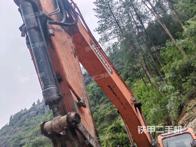 小臂整體左后(工作和回轉(zhuǎn)裝置) 小臂整體左后(工作和回轉(zhuǎn)裝置)