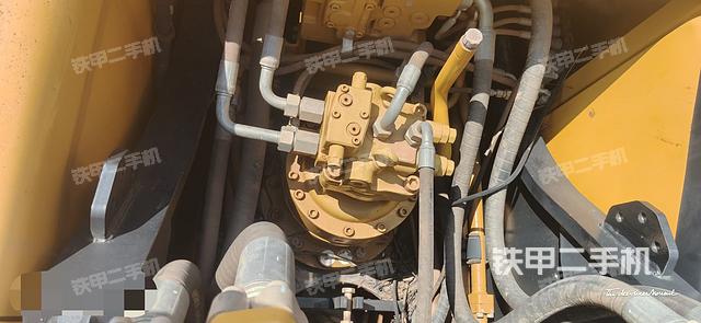 回轉(zhuǎn)馬達(dá)和主控閥(整機(jī)外觀) 回轉(zhuǎn)馬達(dá)和主控閥(整機(jī)外觀)