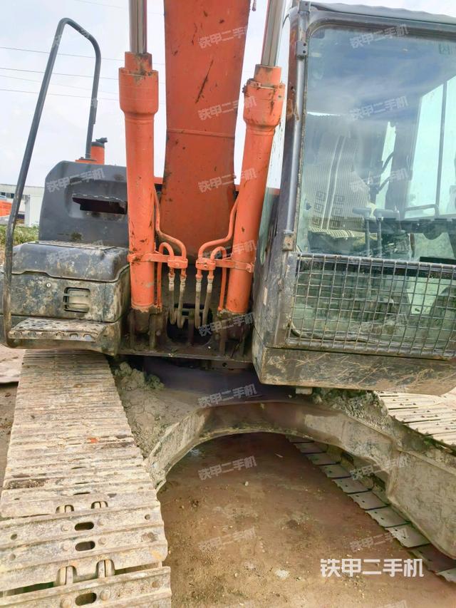 大臂油缸整體?豎拍(工作和回轉(zhuǎn)裝置) 大臂油缸整體?豎拍(工作和回轉(zhuǎn)裝置)