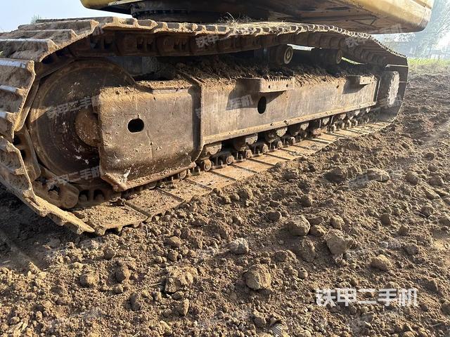 单侧履带整体(整机外观) 单侧履带整体(整机外观)